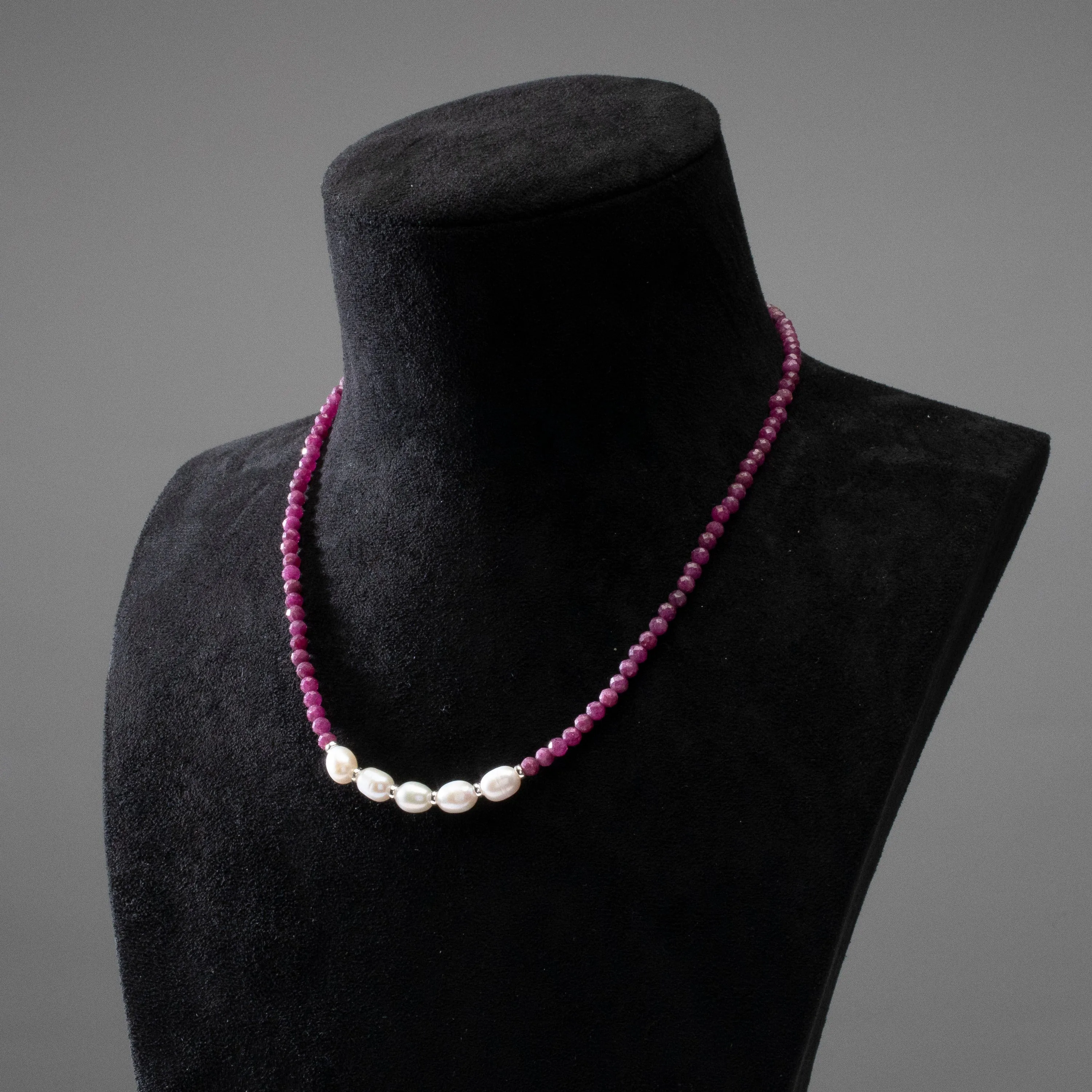 4mm Faceted Ruby Bead Necklace with 5 Pearls with 925 Silver Clasp