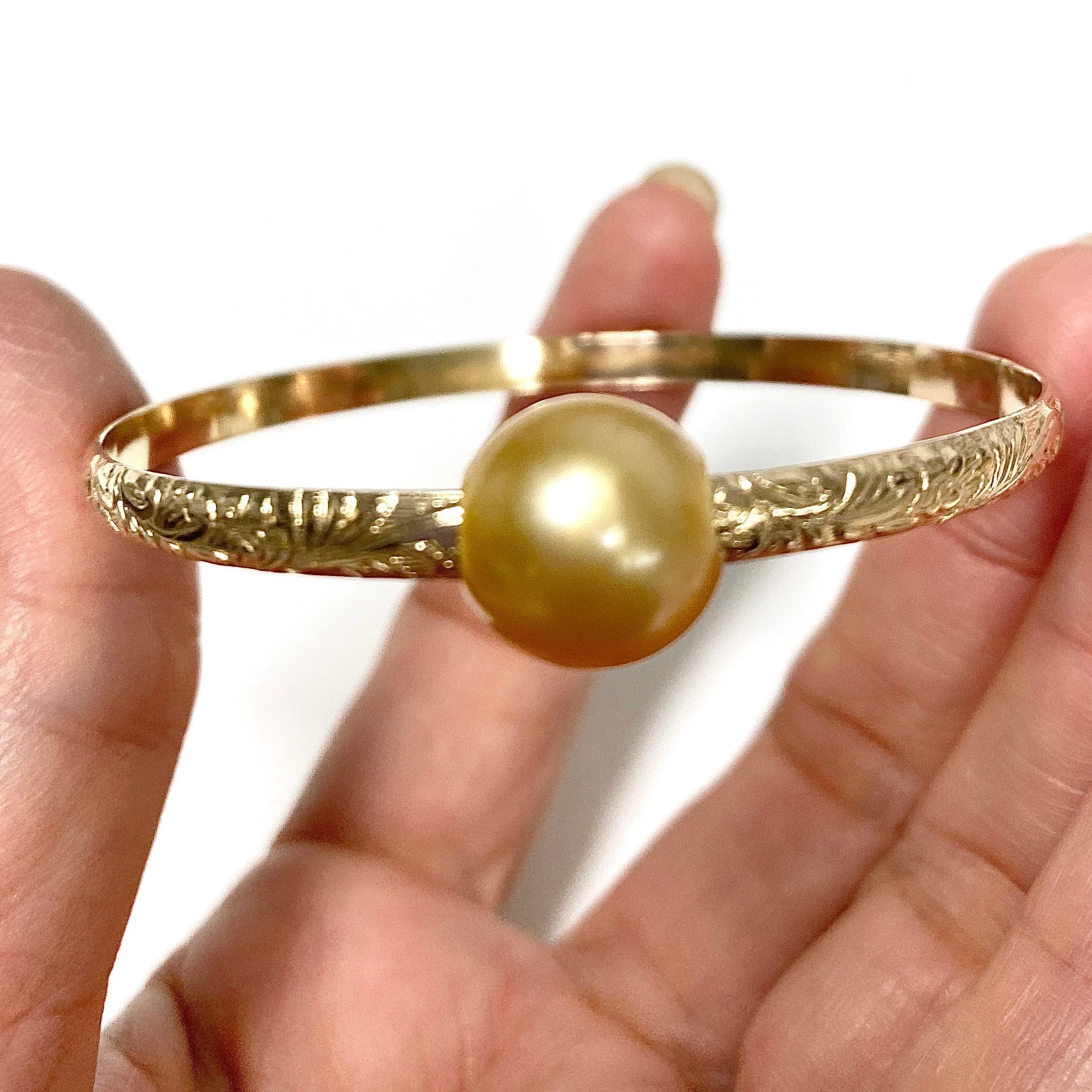 Bangle ALII - gold south sea pearl (B448)