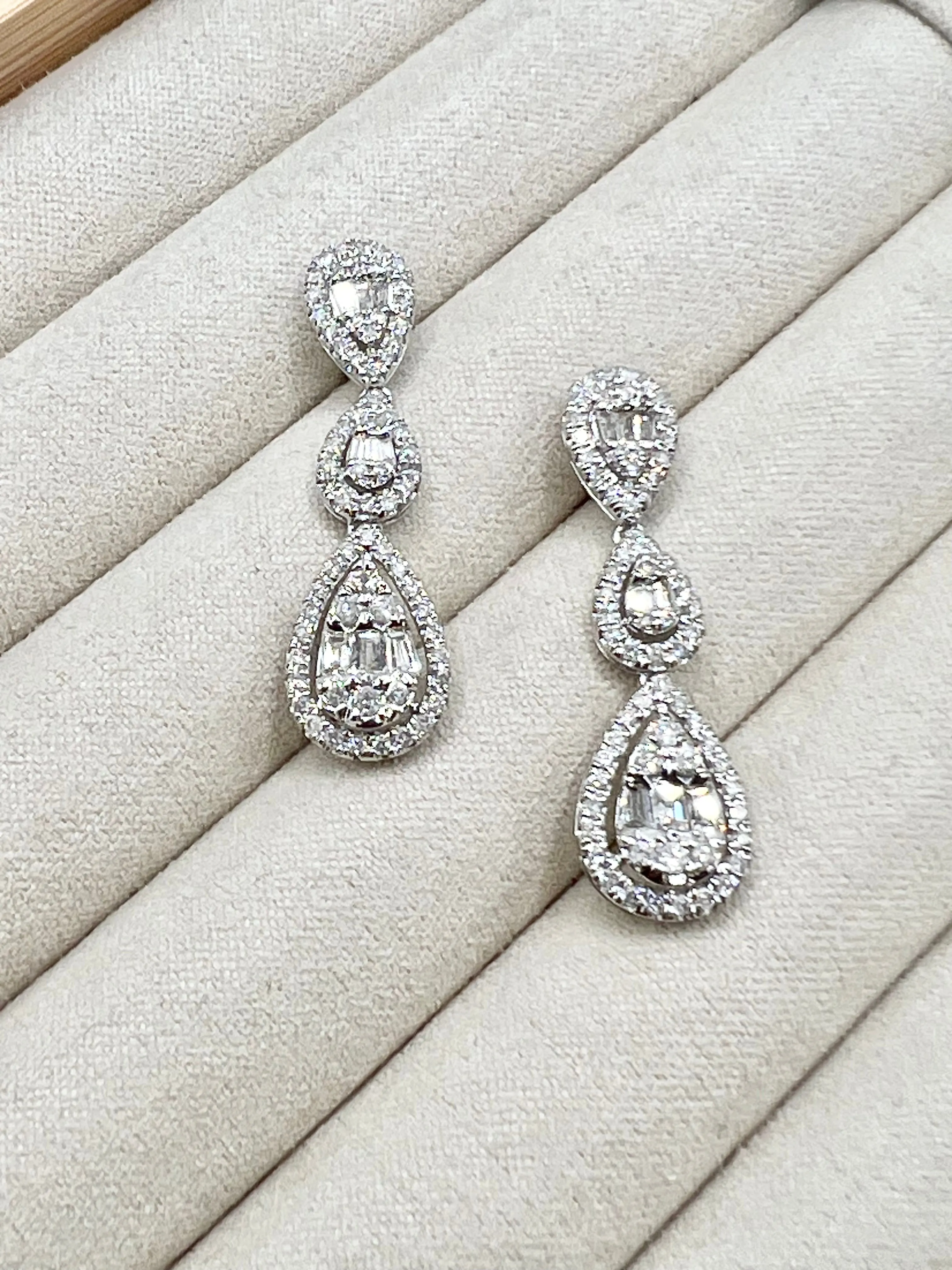 HK SETTING LONG PEAR DIAMOND EARRINGS