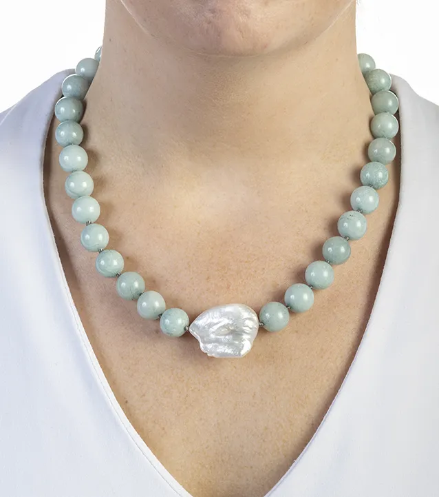 Jade and biwa pearl necklace