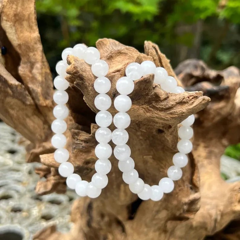 Snow White Quartz Bracelet for Love and Passion 8 mm Beads Stretchable Bracelet Round Shape for Reiki Healing and Crystal Semi Precious Gemstone