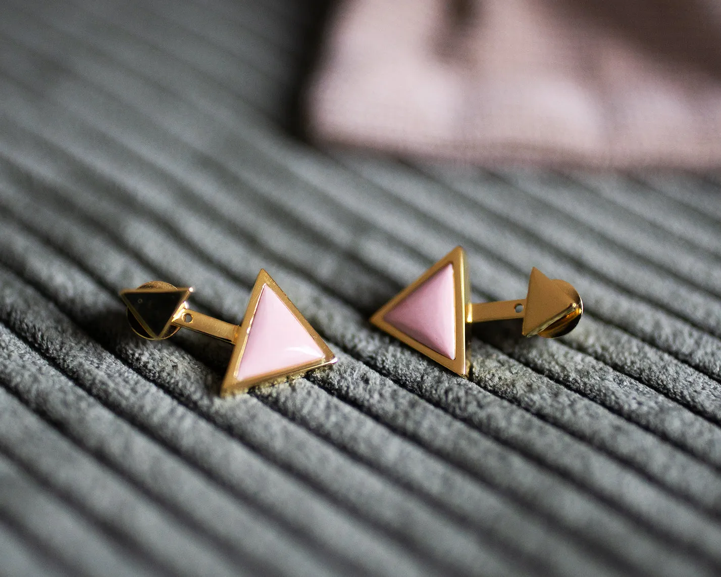 Triangolo Earrings Gold with Pink Opal